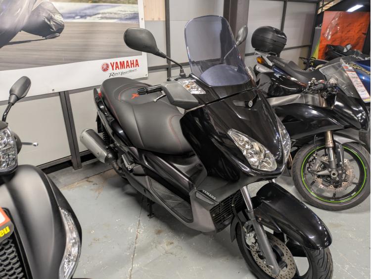 YAMAHA XMAX 125