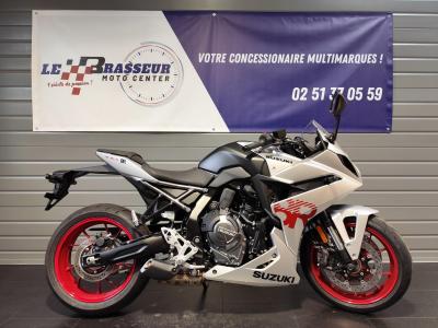 SUZUKI GSX-8R
