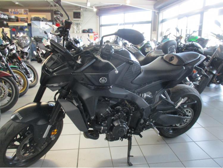 YAMAHA MT-09