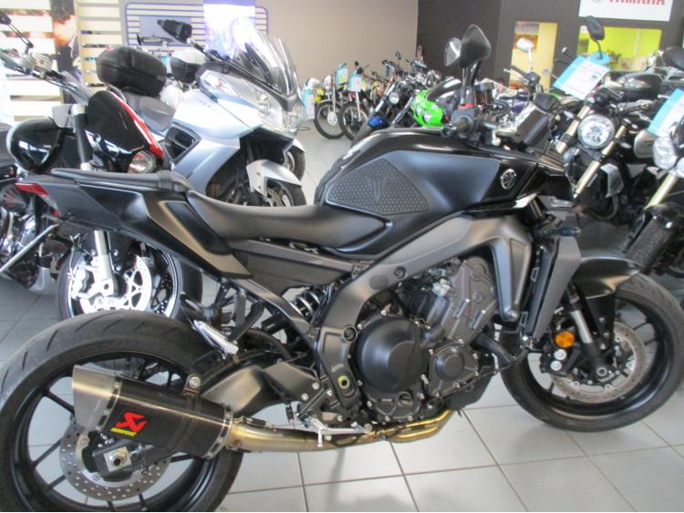 YAMAHA MT-09