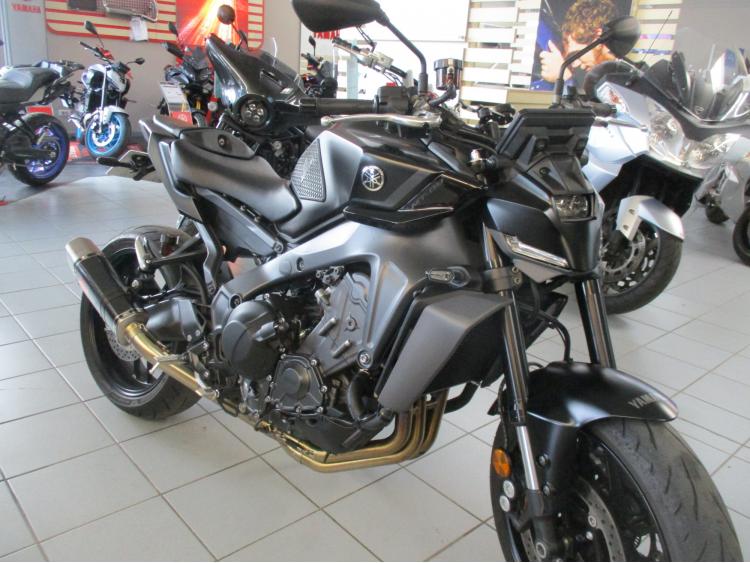 YAMAHA MT-09