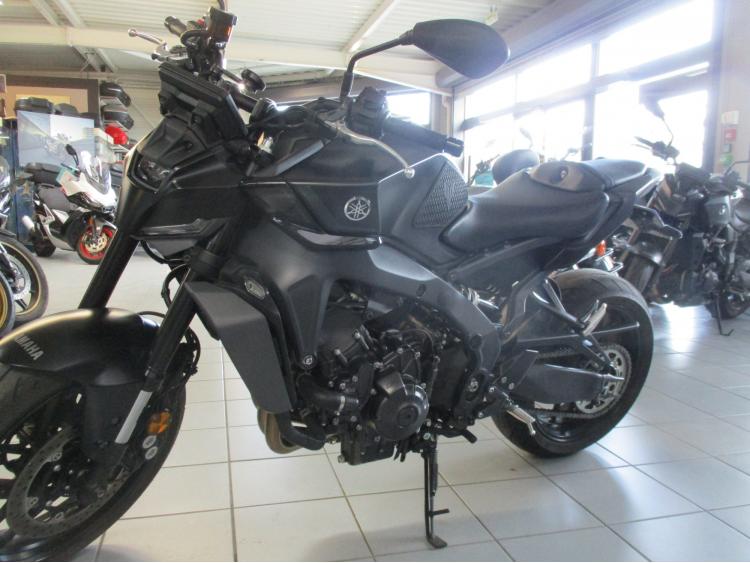 YAMAHA MT-09