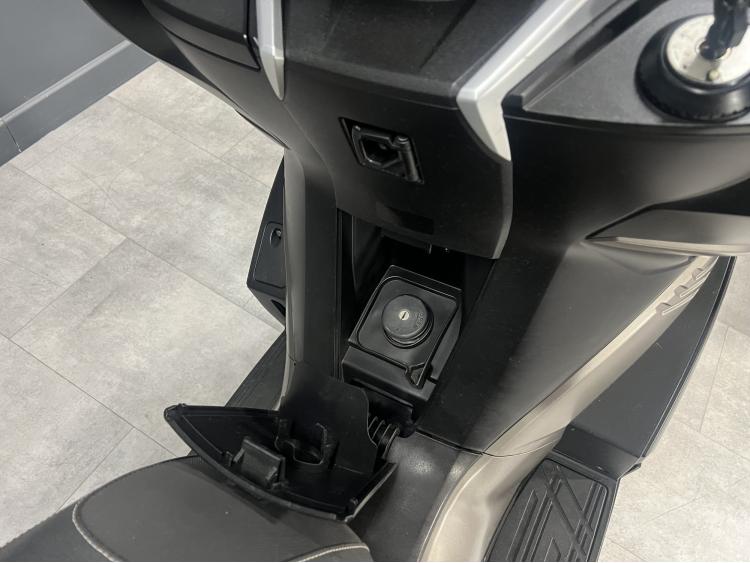 KAWASAKI J300 (A partir de 44€/mois)