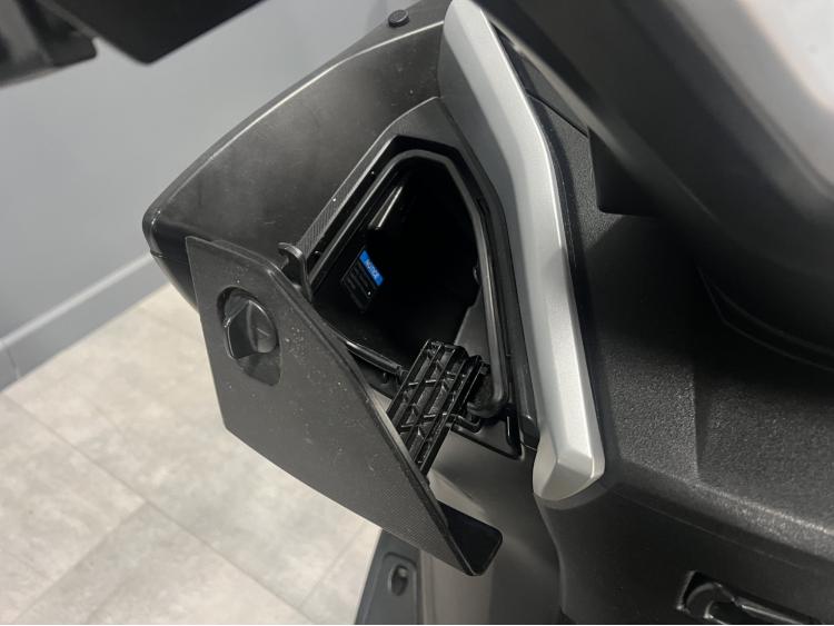 KAWASAKI J300 (A partir de 44€/mois)