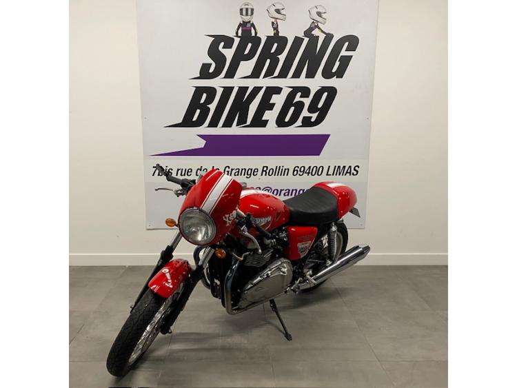 TRIUMPH THRUXTON 900