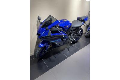 YAMAHA R7