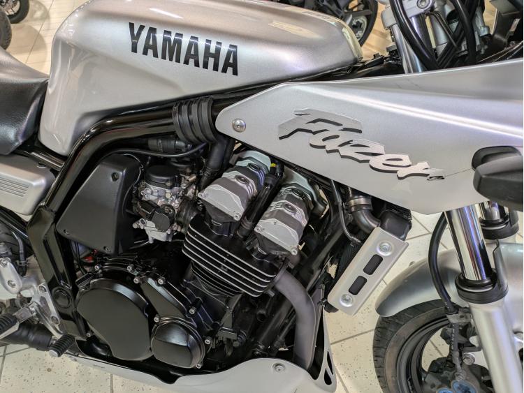 YAMAHA FZS 600 FAZER A2
