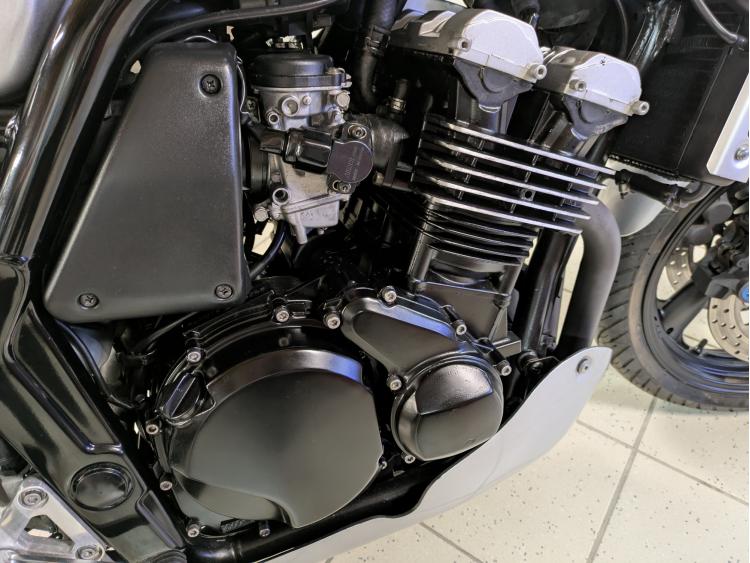 YAMAHA FZS 600 FAZER A2