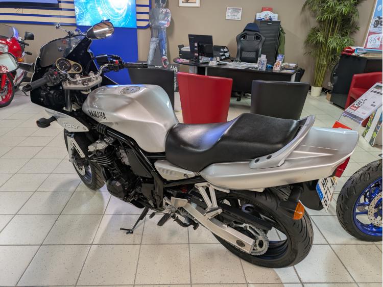 YAMAHA FZS 600 FAZER A2