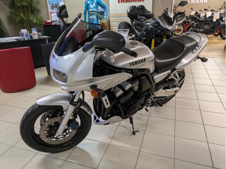 YAMAHA FZS 600 FAZER A2