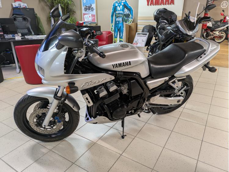 YAMAHA FZS 600 FAZER A2