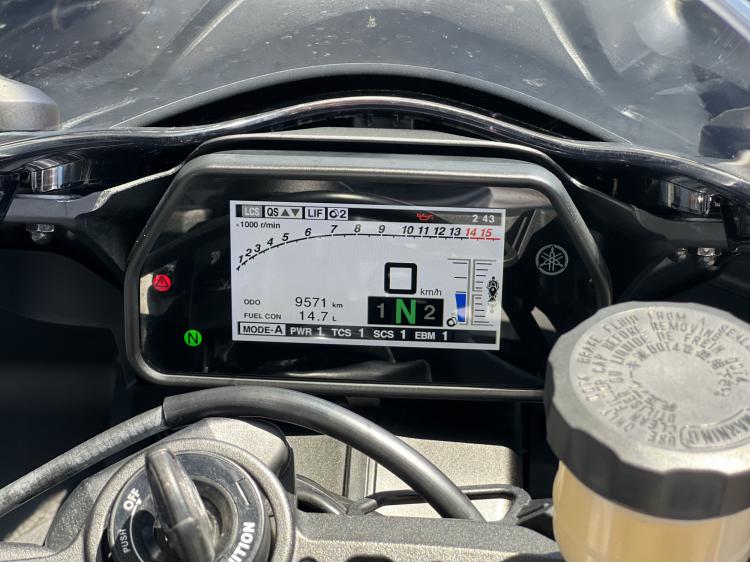YAMAHA R1 / YZF 1000