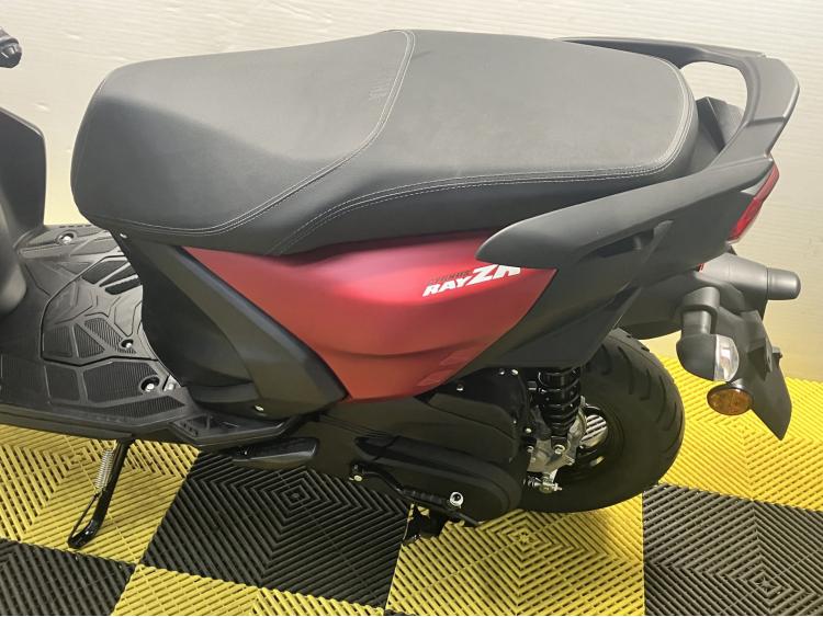 YAMAHA RayZR 125