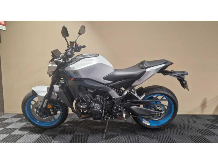 YAMAHA MT-09