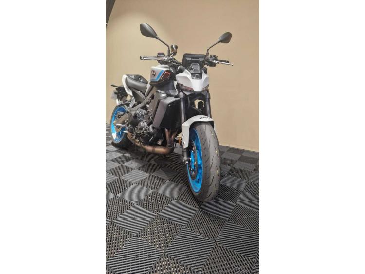 YAMAHA MT-09