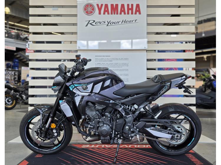 YAMAHA MT-09