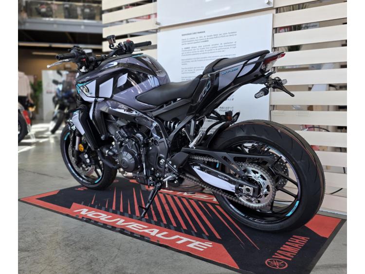 YAMAHA MT-09