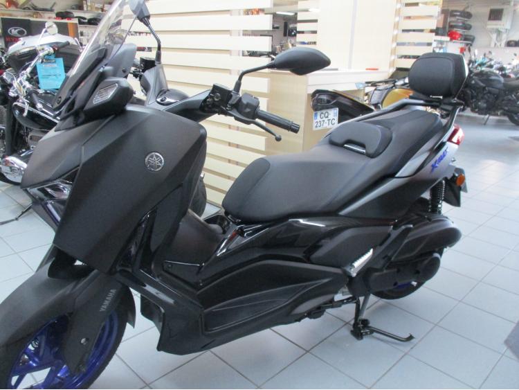 YAMAHA XMAX 125