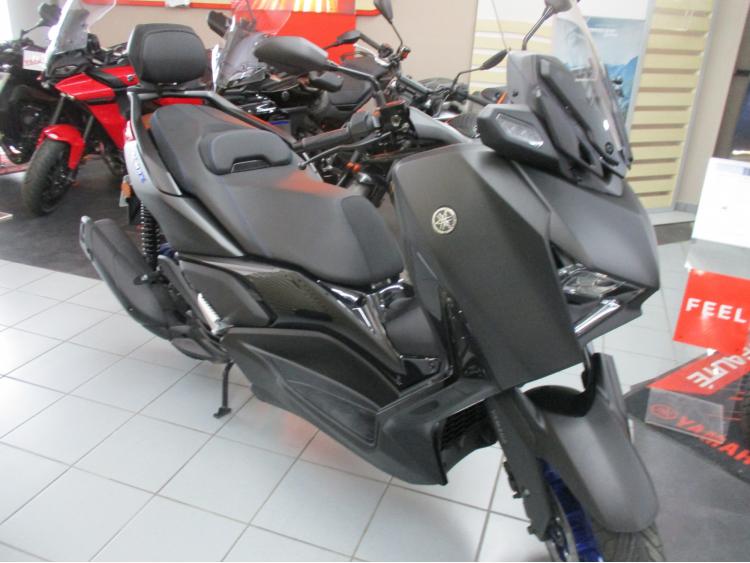 YAMAHA XMAX 125