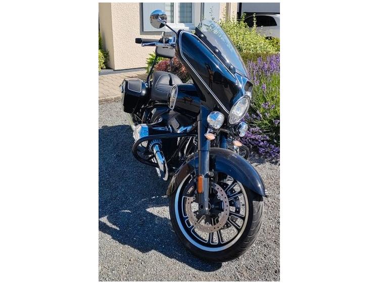 BMW R 18 B r18b classic harley street glide road indian chieftain