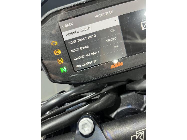 KTM 890 DUKE R