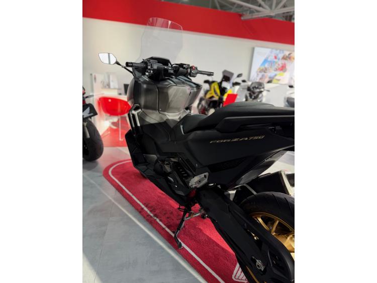 HONDA FORZA 750