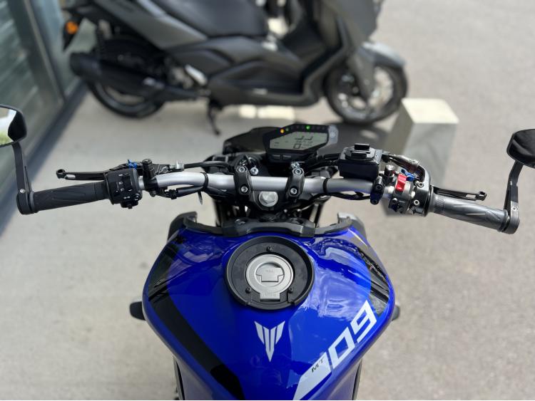 YAMAHA MT-09