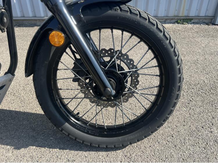 YAMAHA SCR 950 AKRAPOVIC