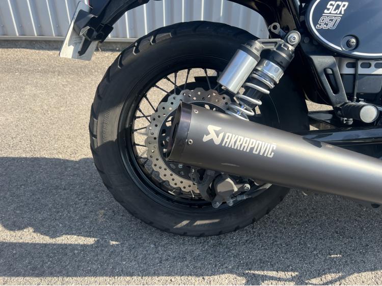 YAMAHA SCR 950 AKRAPOVIC