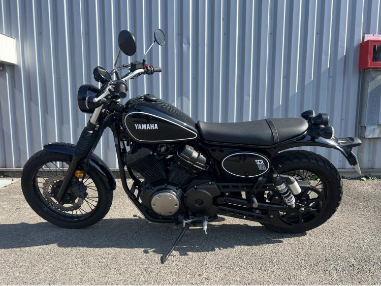 YAMAHA SCR 950 AKRAPOVIC