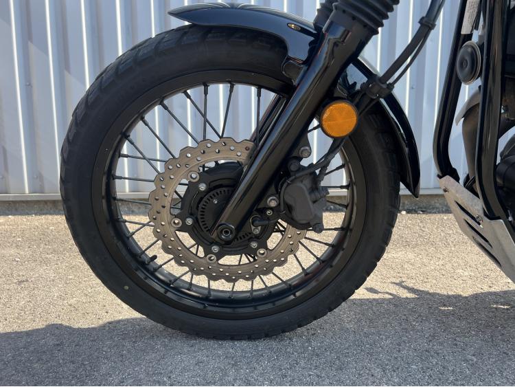 YAMAHA SCR 950 AKRAPOVIC