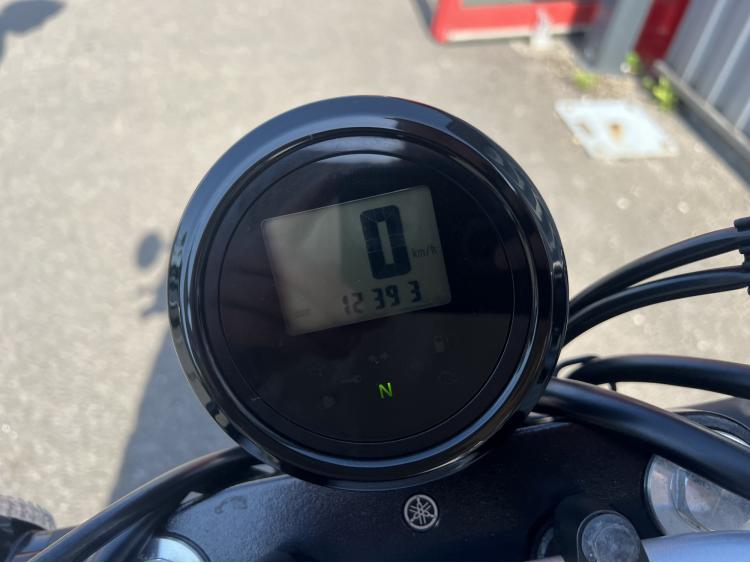 YAMAHA SCR 950 AKRAPOVIC