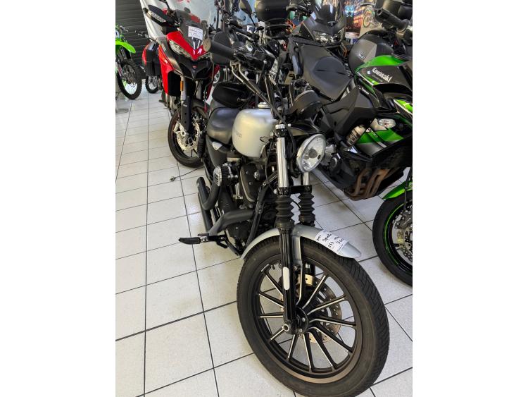 HARLEY-DAVIDSON SPORTSTER 883