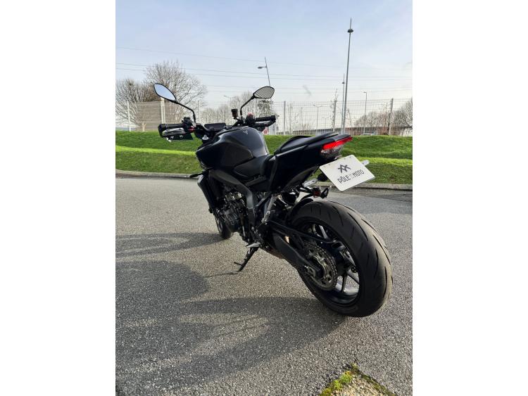 YAMAHA MT-09