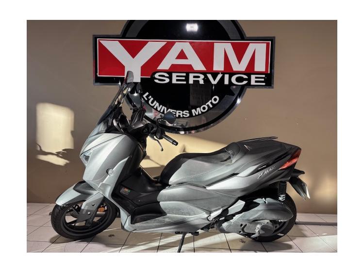 YAMAHA XMAX 125