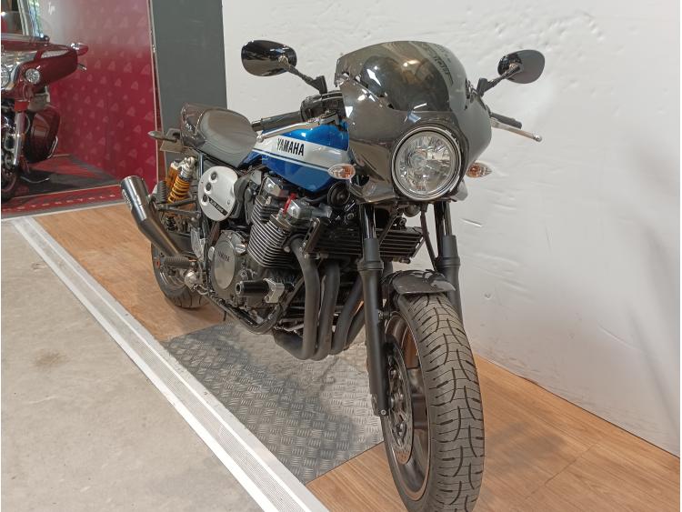 YAMAHA XJR 1300 CAFE RACER