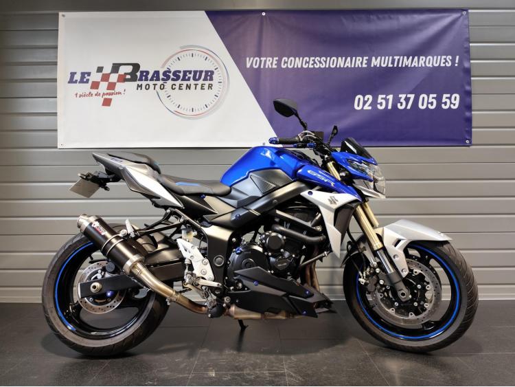 SUZUKI GSR 750