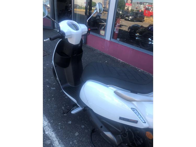 QJ MOTOR SCOOTER 125
