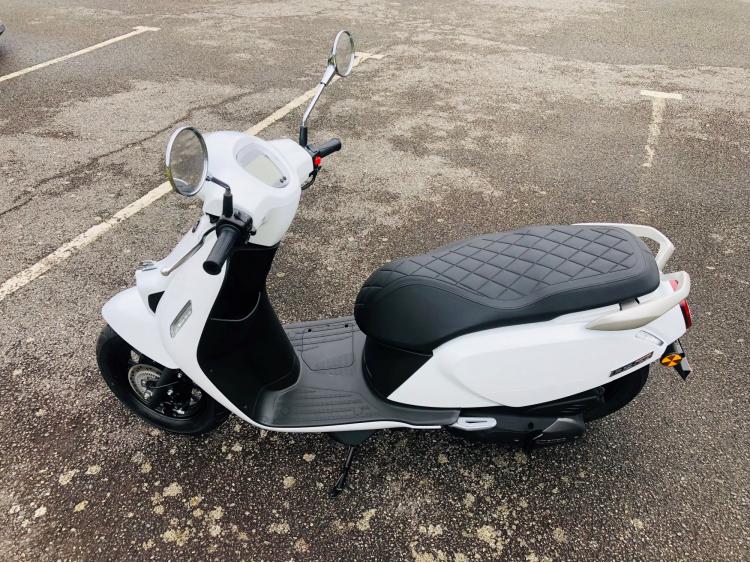 QJ MOTOR scooter 125 LTR