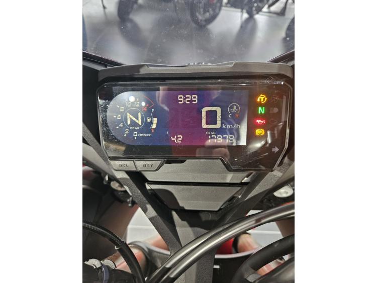 HONDA CBR 650R