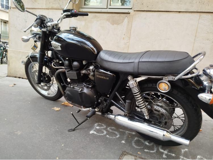 TRIUMPH BONNEVILLE 865 T100