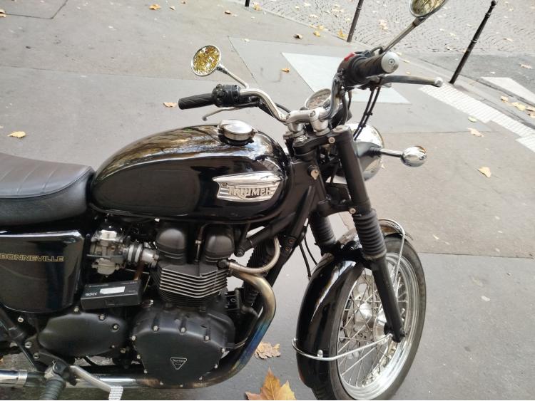 TRIUMPH BONNEVILLE 865 T100