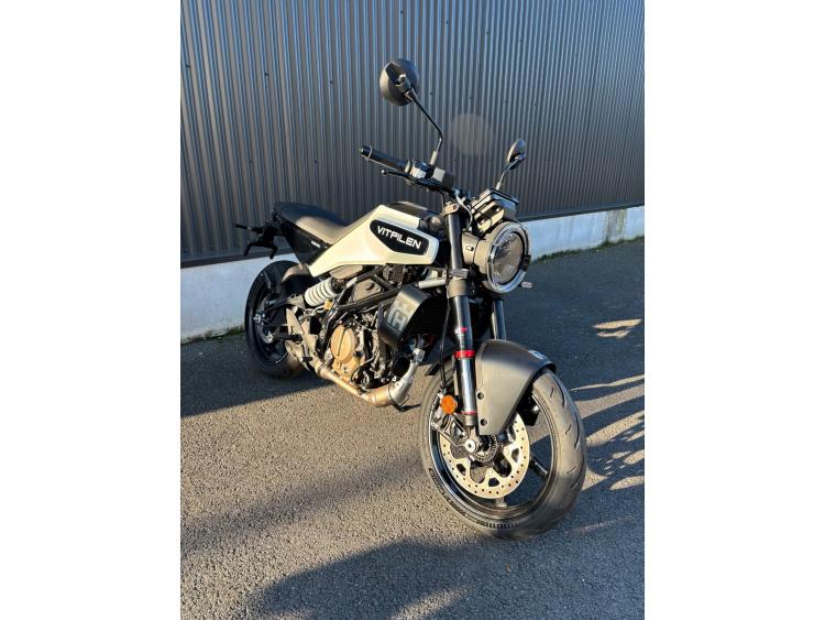 HUSQVARNA SVARTPILEN 125 ABS