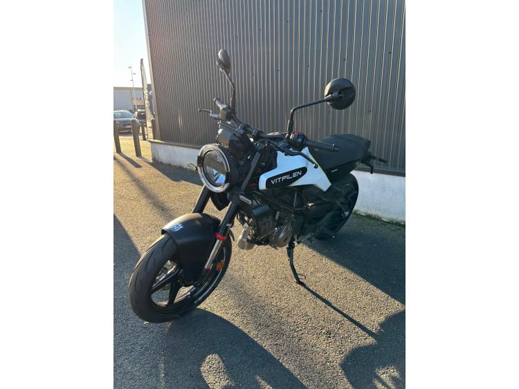 HUSQVARNA SVARTPILEN 125 ABS