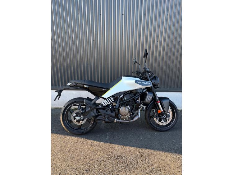 HUSQVARNA SVARTPILEN 125 ABS