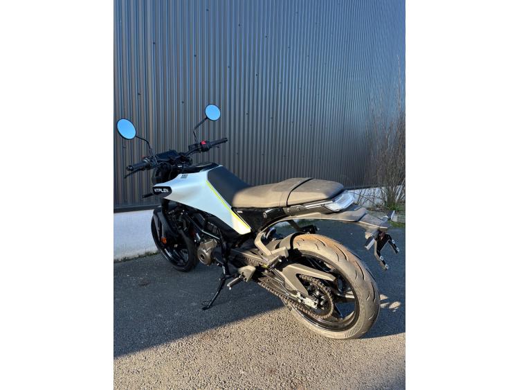 HUSQVARNA SVARTPILEN 125 ABS