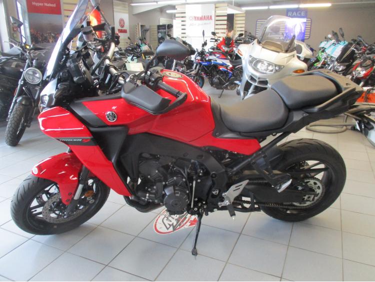 YAMAHA TRACER 9