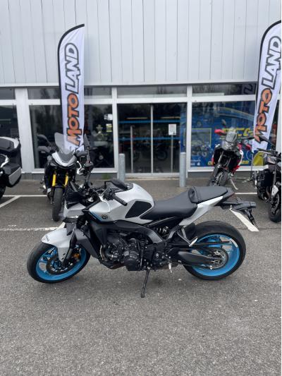 YAMAHA MT-09