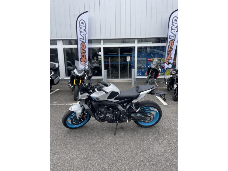 YAMAHA MT-09