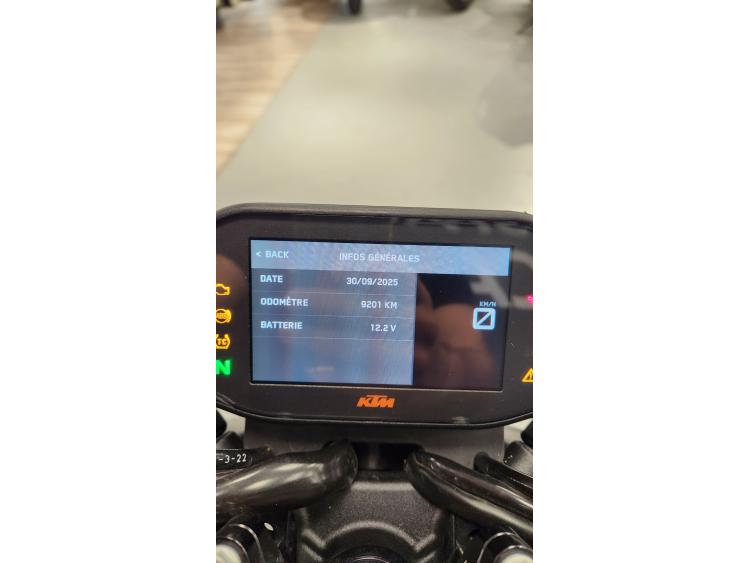 KTM 890 DUKE R